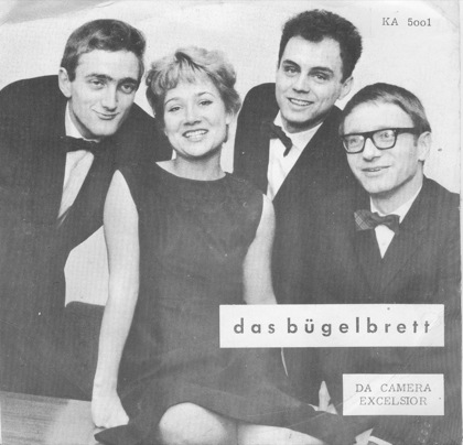 buegelbrett_Plattencover_420 v.l.n.r.: Pit Knorr, Hannelore Kaub, Mann (ohne Brille), noch'n Mann (mit Brille).